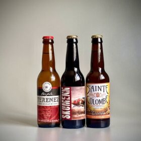 Photo de trois bouteilles de bières de 33 cl de 3 teintes