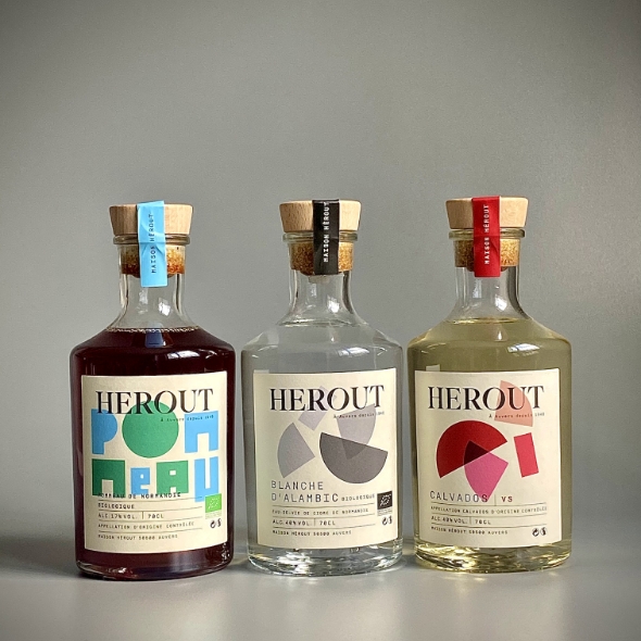 Photo de trois bouteilles de spiritueux La Maison Herout